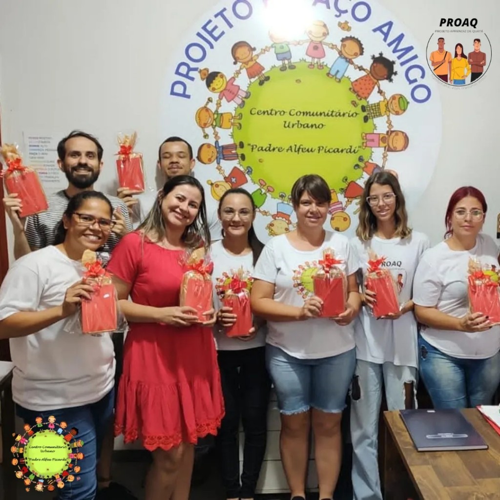 Equipe do Projeto Espaço Amigo no Centro Comunitário Urbano Padre Alfeu Picardi, em Quatá