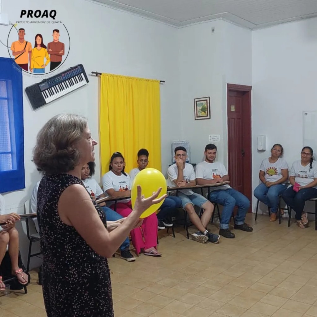 Oficina musical e atividade em grupo no Centro Comunitário de Quatá, com jovens do PROAQ
